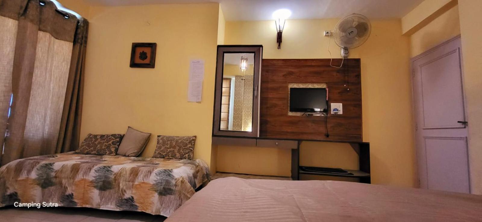 Hotel The Club Nine Муктесвар Екстериор снимка